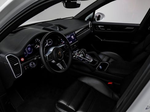 Used 2023 Porsche Cayenne image 39