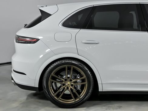 Used 2019 Porsche Cayenne Turbo image 13