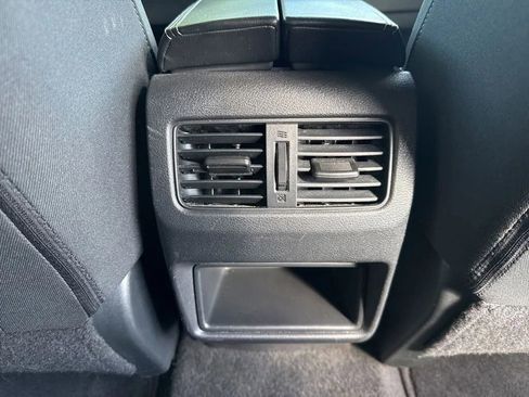 Used 2024 Nissan Rogue S FWD image 32