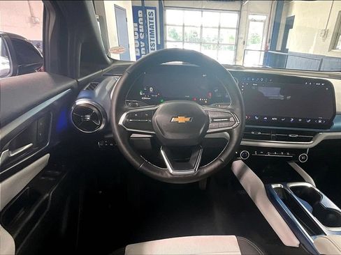 Used 2025 Chevrolet Equinox EV LT w/ Convenience Package AWD/4WD image 18