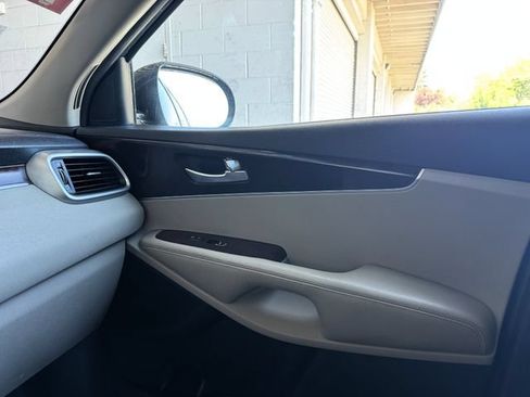 Used 2017 Kia Sorento FWD image 29