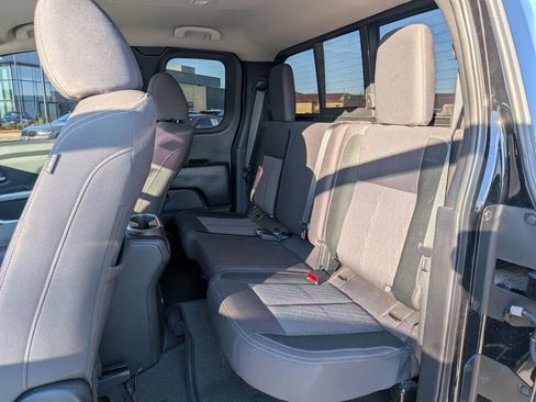 Used 2021 Nissan Titan SV w/ SV Convenience Package image 13