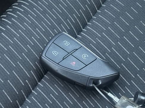 Used 2025 Chevrolet Equinox LT FWD image 23