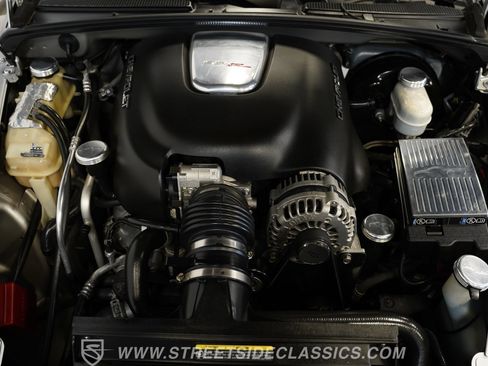 Used 2006 Chevrolet SSR w/ Preferred Equipment Group RWD image 4