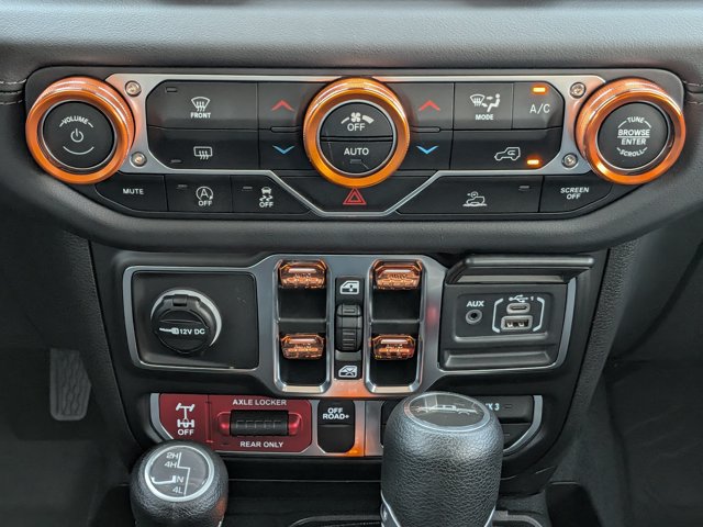 Used 2025 Jeep Gladiator Mojave AWD/4WD image 19