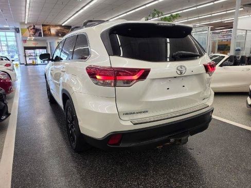 Used 2019 Toyota Highlander SE AWD/4WD image 7
