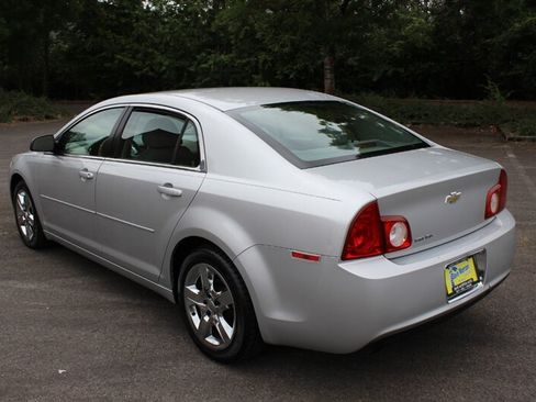 Used 2010 Chevrolet Malibu LS FWD image 3