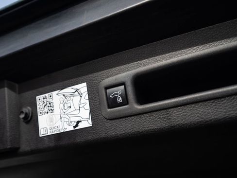 Used 2021 Toyota Sienna Platinum image 51