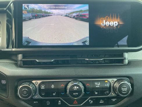 New 2025 Jeep Gladiator Sport AWD/4WD image 30