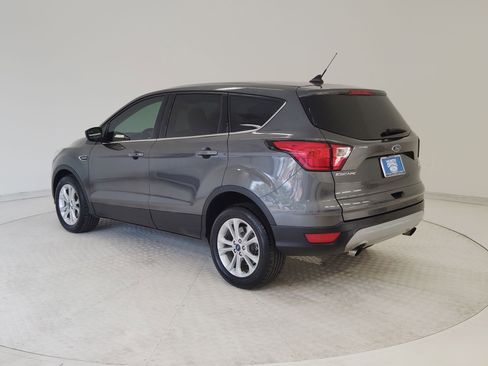 Used 2019 Ford Escape SE image 3