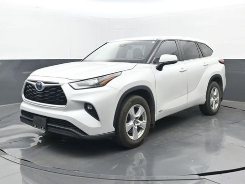 Used 2023 Toyota Highlander LE image 8