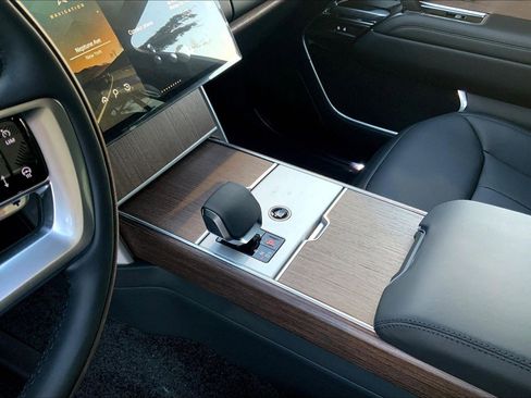 New 2025 Land Rover Range Rover SE image 7