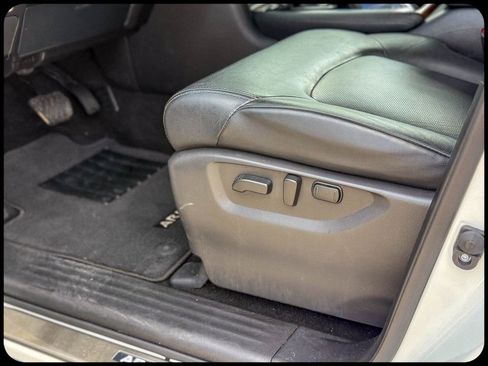 Used 2024 Nissan Armada SL w/ Captain's Chairs Package image 29