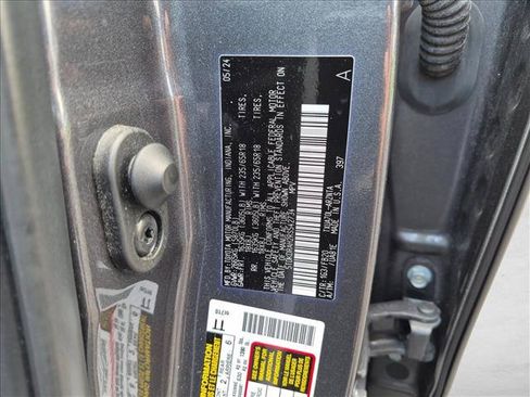 Used 2024 Toyota Highlander LE FWD image 22