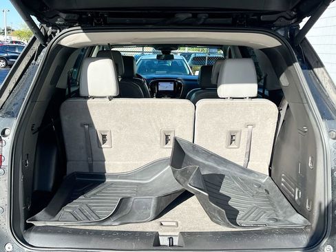 Used 2021 Chevrolet Traverse RS image 28