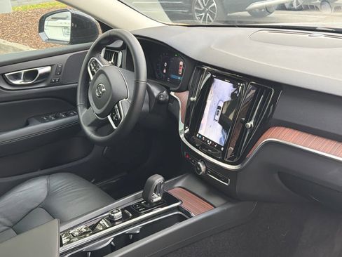 Certified 2025 Volvo V60 B5 Cross Country Plus image 19