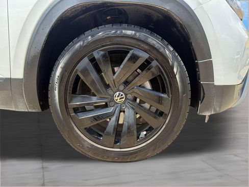 Used 2023 Volkswagen Atlas Cross Sport SE FWD image 12