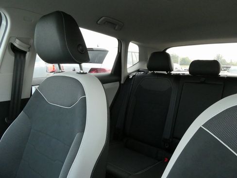 New 2025 Volkswagen Taos SE image 36