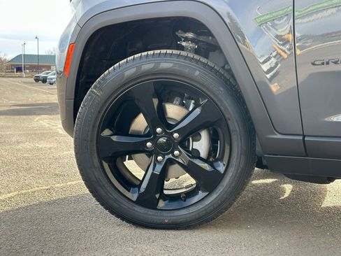 New 2026 Jeep Grand Cherokee Limited w/ Limited Altitude Package image 8