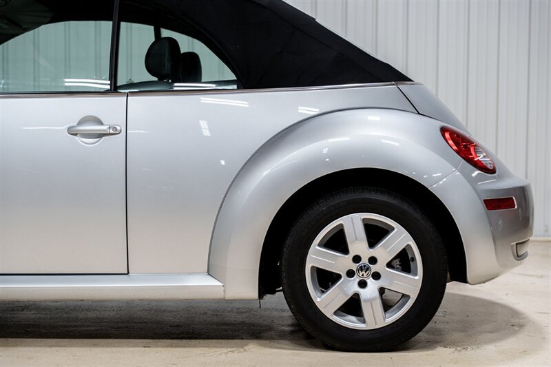 Used 2007 Volkswagen Beetle Convertible FWD image 4