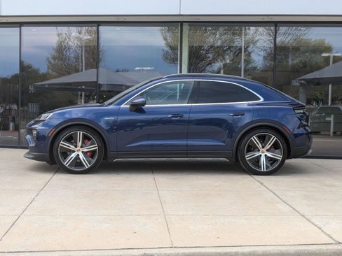 New 2025 Porsche Macan 4S Electric image 2