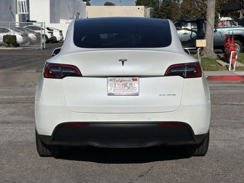 Used 2022 Tesla Model Y Long Range image 5