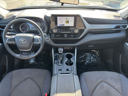 Used 2025 Toyota Highlander LE image 35