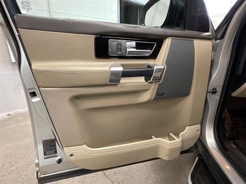 Used 2016 Land Rover LR4 HSE Silver Edition image 10