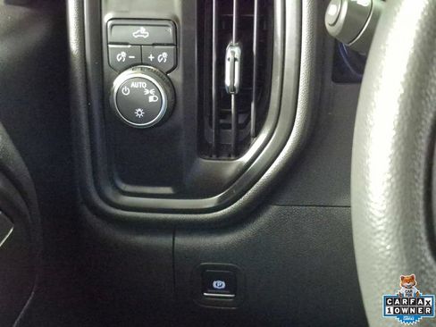 Certified 2025 Chevrolet Silverado 1500 W/T RWD image 17