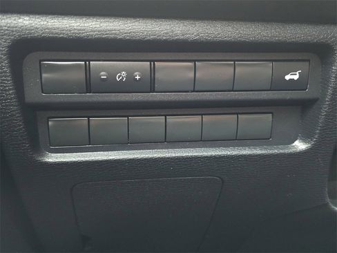 Used 2024 Mitsubishi Outlander SE image 27