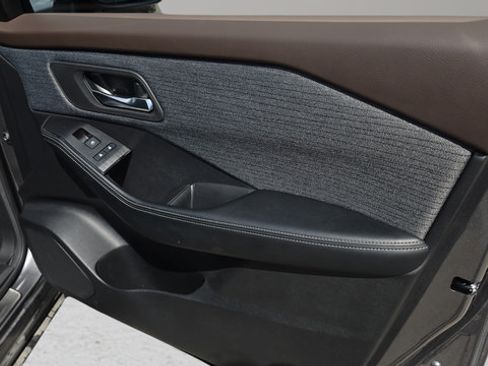 Used 2023 Nissan Rogue SV FWD image 28