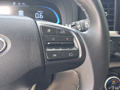 Used 2025 Hyundai Venue SEL FWD image 11