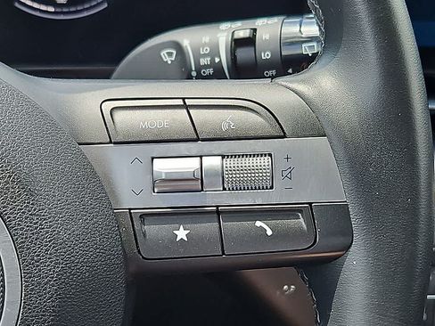 Used 2025 Hyundai Kona SEL FWD image 20