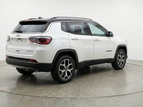 Used 2025 Jeep Compass Limited image 9