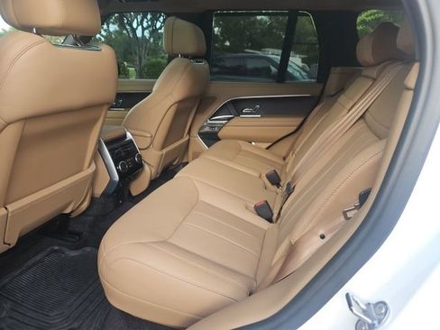 Certified 2025 Land Rover Range Rover SE AWD/4WD image 4