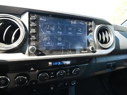 Used 2022 Toyota Tacoma TRD Off-Road AWD/4WD image 12
