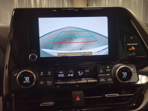 Used 2023 Toyota Highlander XLE AWD/4WD image 21