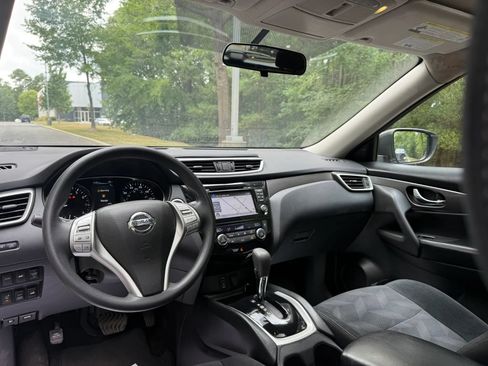 Used 2016 Nissan Rogue SV w/ SV Premium Package AWD/4WD image 9