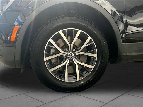 Used 2020 Volkswagen Tiguan SE FWD image 11