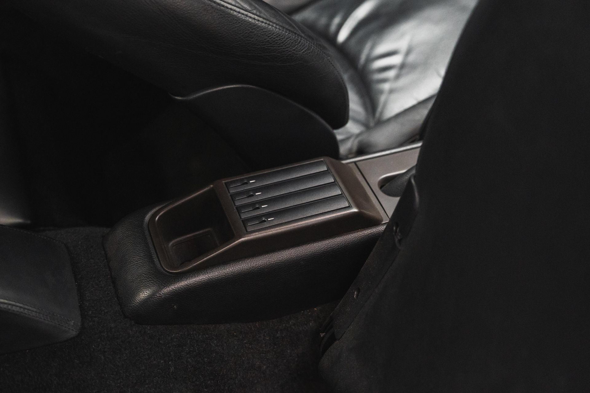 Used 1995 Porsche 911 Carrera RWD image 70