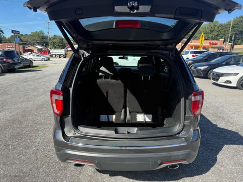Used 2018 Ford Explorer XLT w/ Equipment Group 202A FWD image 13