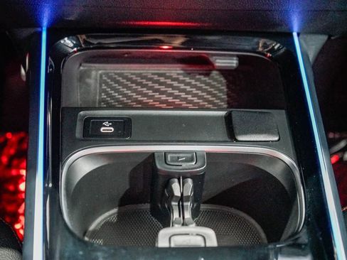 Used 2025 Mercedes-Benz GLB 250 image 21