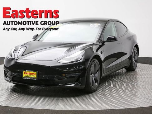 Used 2021 Tesla Model 3 Standard Range Plus image 1