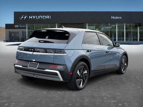 New 2026 Hyundai Ioniq 5 SE image 3