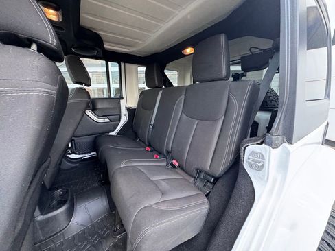 Used 2014 Jeep Wrangler Unlimited Sahara w/ Connectivity Group AWD/4WD image 21