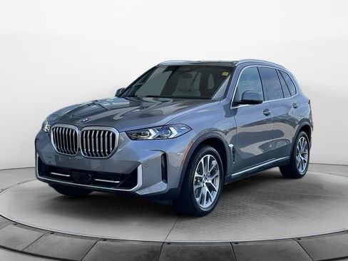 Used 2024 BMW X5 xDrive40i w/ Premium Package AWD/4WD image 3