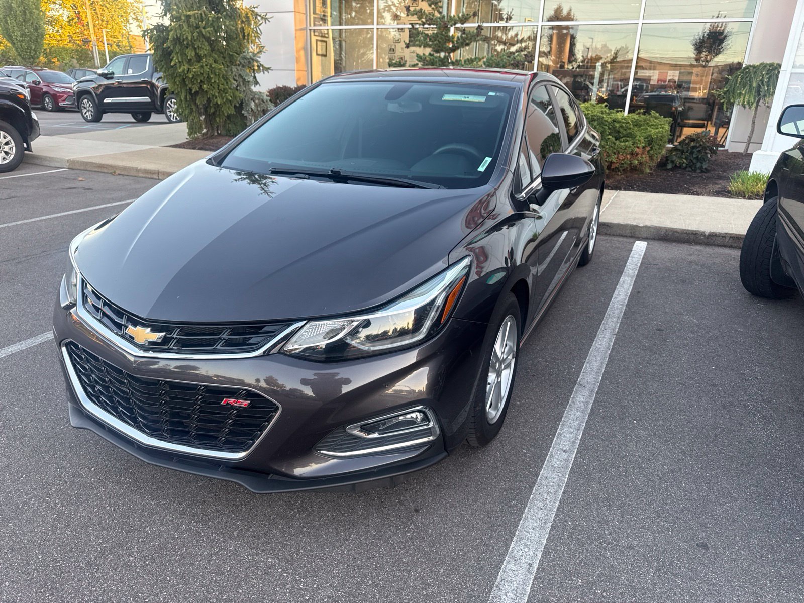 Used 2017 Chevrolet Cruze LT w/ Sun And Sound Package FWD image 3
