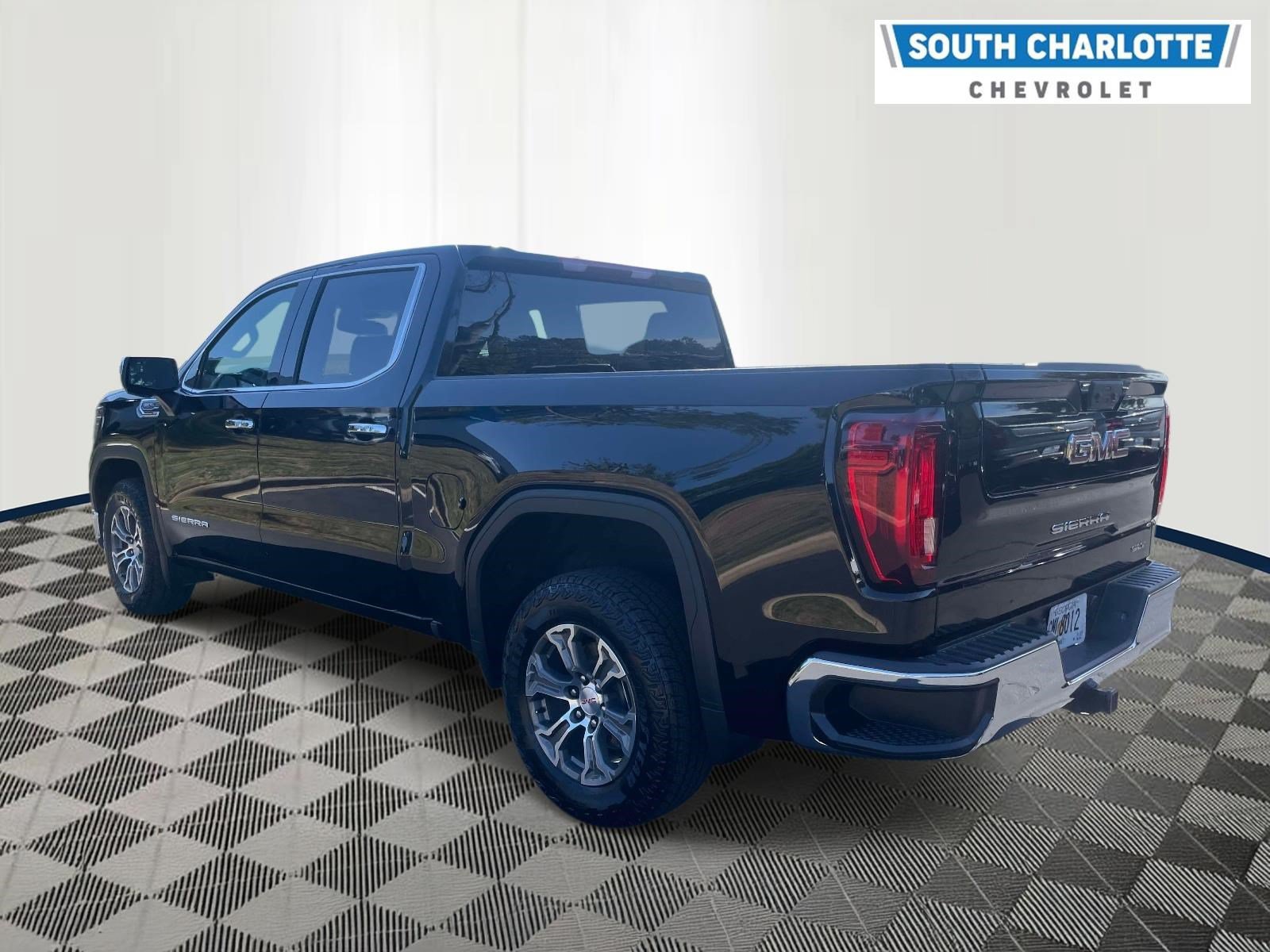 Used 2025 GMC Sierra 1500 SLT RWD image 6