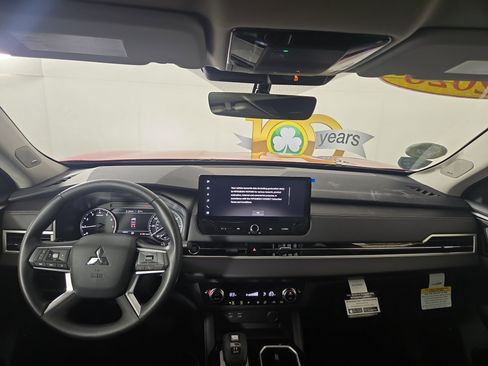 New 2026 Mitsubishi Outlander ES image 13