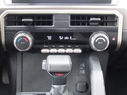 Certified 2024 Toyota Tacoma TRD Off-Road image 29